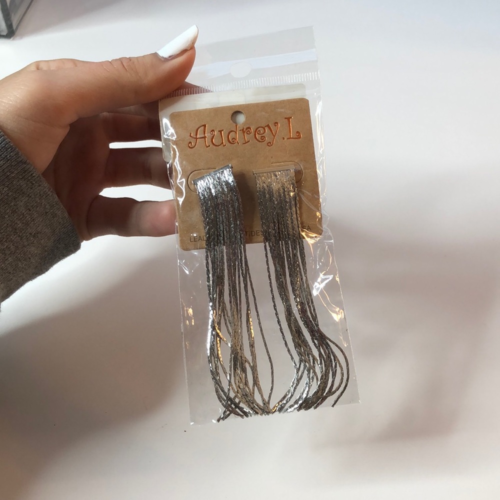 NWT Audrey L dangle Earrings